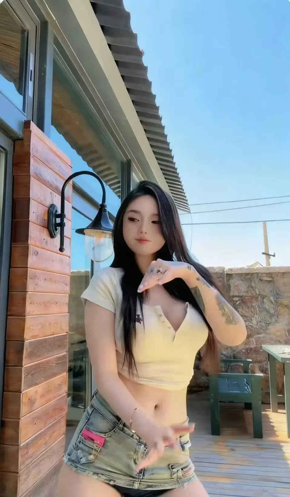 《Meena 成美男》高清全集中文版无删减资源开放获取-免费在线观看无广告-网盘便捷备份-畅享完整版观影体验-Meena 成美男全集尽收眼底