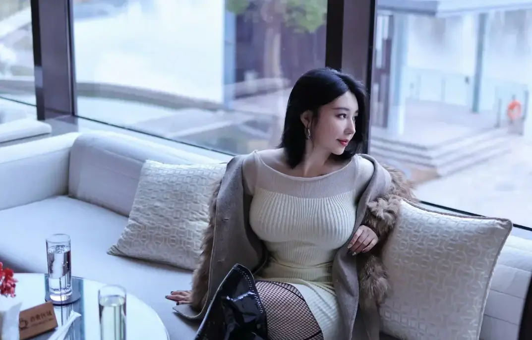 《教母三人行》未删减完整版全集-Eliy短剧教母三部曲蓝光典藏4K高清-免费在线观看