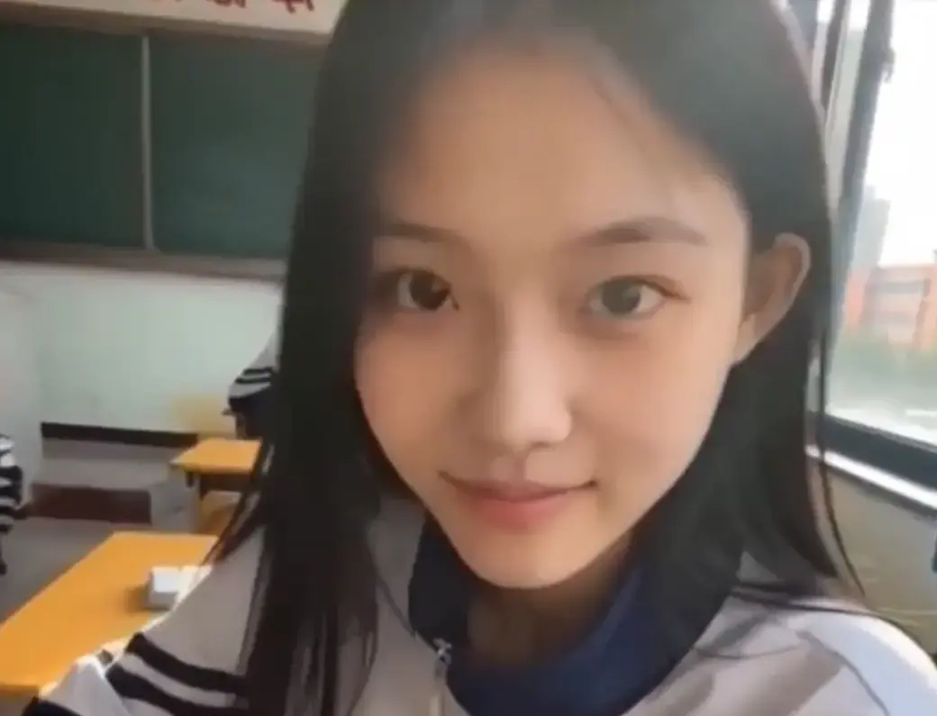 《我的十八岁女友》无删减在线播放 - 黄果AI短剧高甜治愈全集 - 4K蓝光画质免费极速加载 - 看完又想谈恋爱